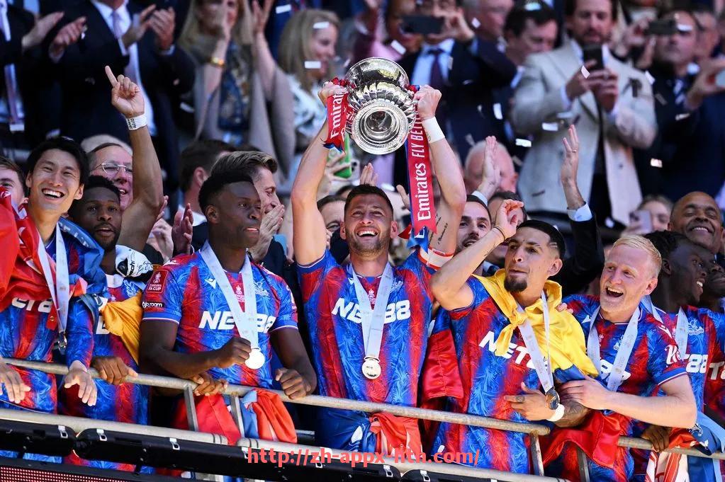 华体会hth官方网站下载-德甲球队合照情侣风格文案推荐：浪漫足球与爱同行